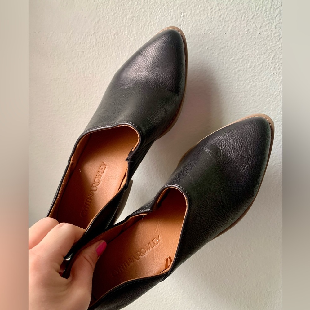 Black Cynthia Rowley Faux Heeled slip on size 7.5